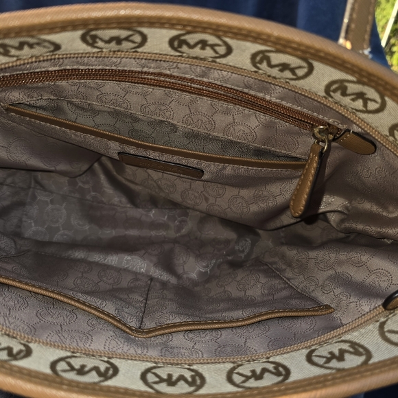 MICHAEL Michael Kors Kempton Signature Medium Pocket Tote Authentic Beige/Camel/ - Picture 6 of 11